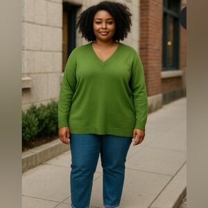 Avenue Green V-Neck Sweater Lightweight Knit